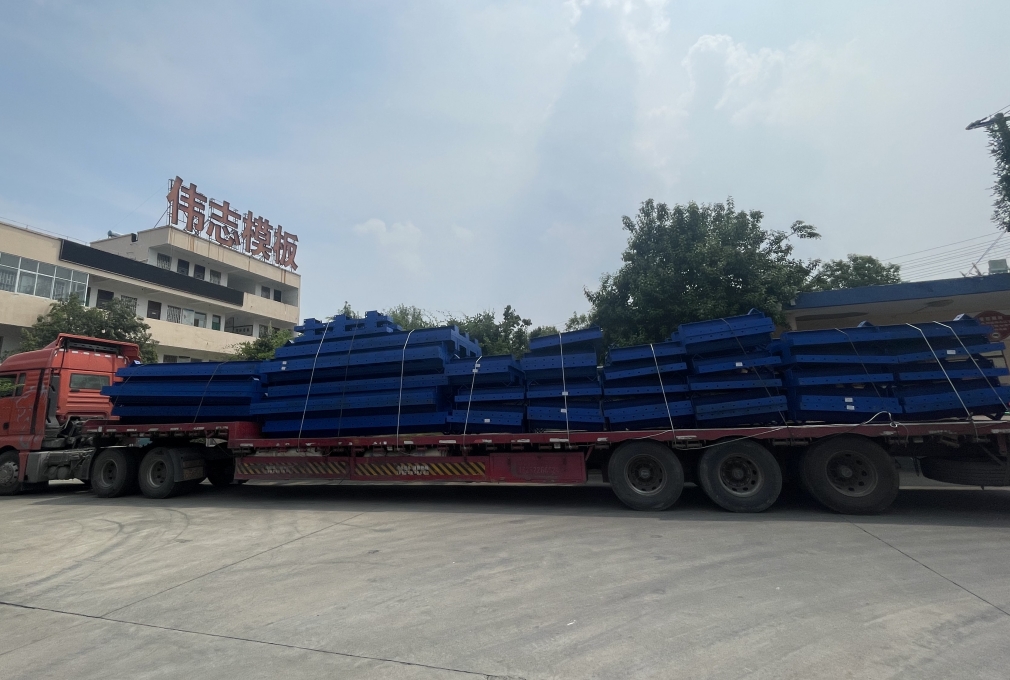 河南偉志鋼模板廠家發貨錐墩液壓爬模